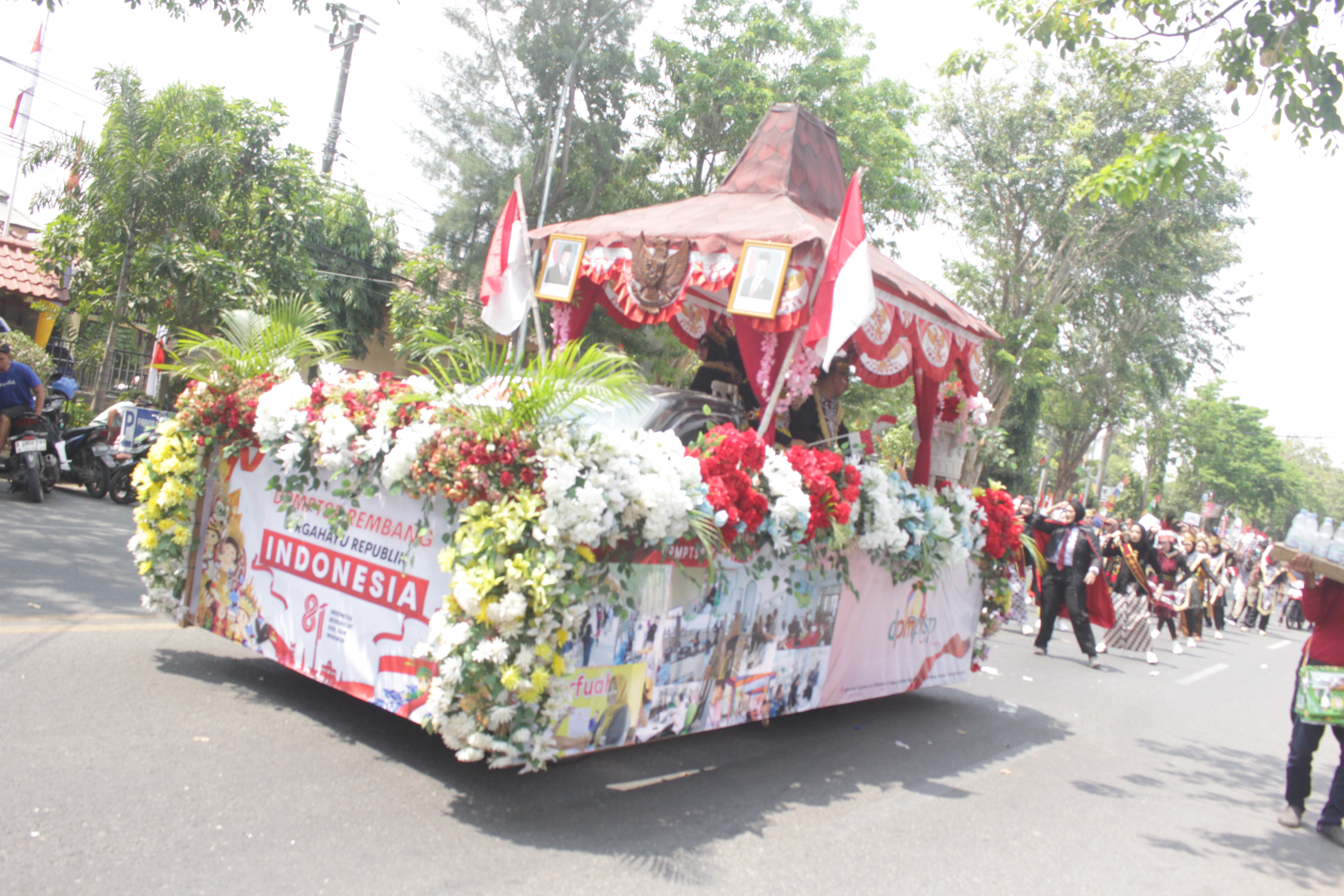 DPMPTSP Rembang Semarakkan Karnaval HUT ke-81 Kemerdekaan Republik Indonesia