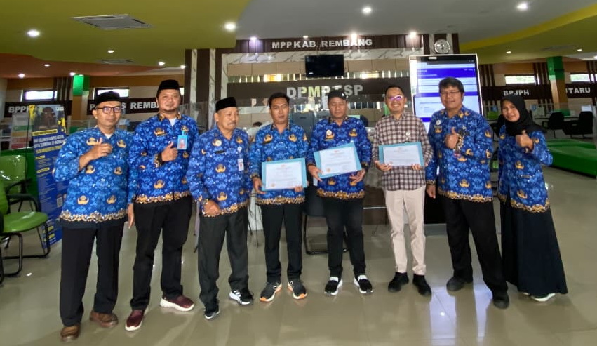 Pemberian Penghargaan kepada Gerai Pelayanan dengan Jumlah Pengunjung Terbanyak di Mal Pelayanan Publik